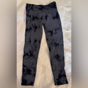 Grey Tie-Dye Butt Scrunch Leggings, size large